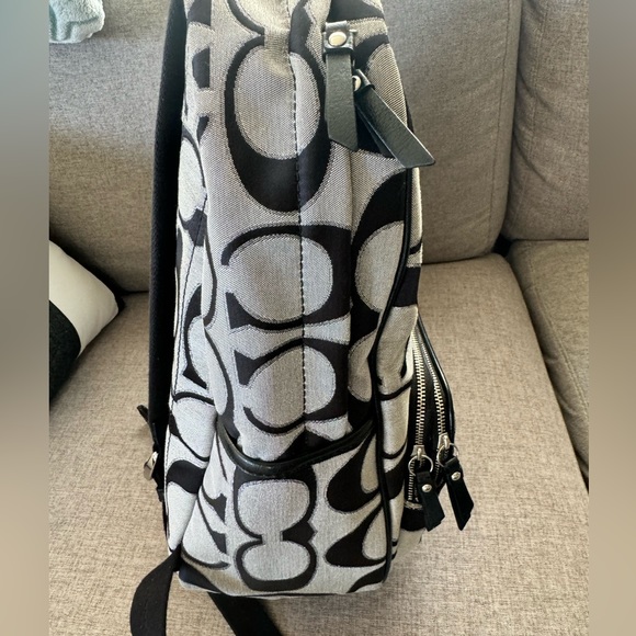 Coach Poppy Signature Backpack - Picture 4 of 9